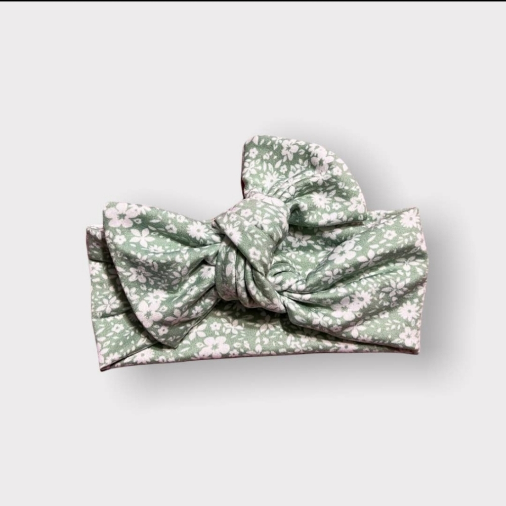 Green & White Hair Bow